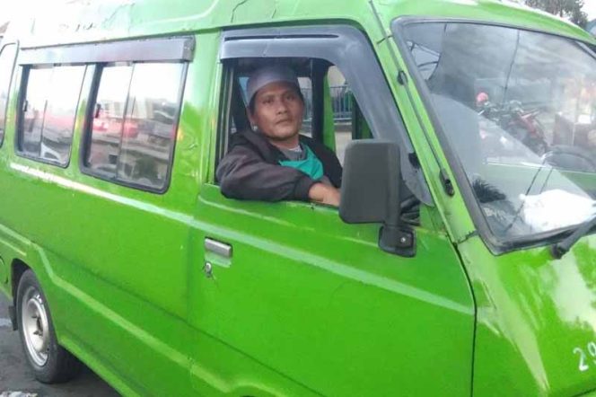 
					Sepi Penumpang Sopir Angkot Mengeluh