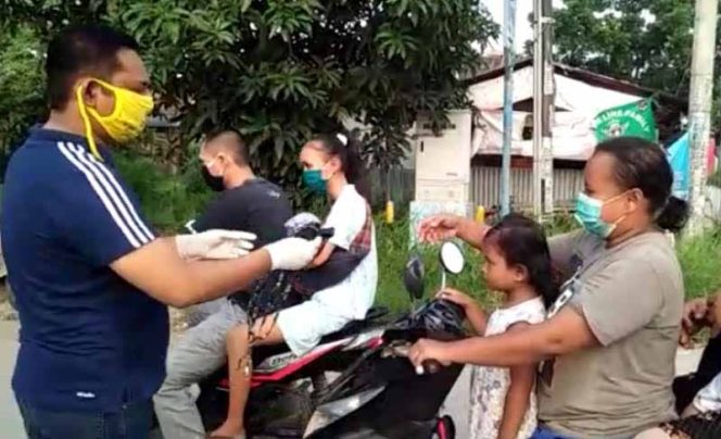 
					Ketua Fraksi Golkar Berbagi Masker dan Hand Sanitize di BCL