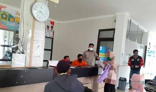 
					Sembilan desa yang ada di kawasan Kecamatan Parung, Kabupaten Bogor mulai menerima Banpres senilai Rp600 ribu.