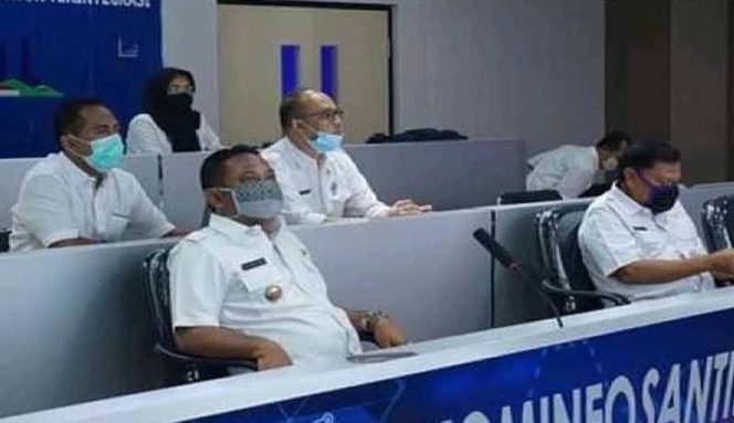 
					Bupati Bekasi saat mengikuti Musrenbang Provinsi Jawa Barat Tahun 2020 yang dilaksanakan secara virtual melalui video Conference,