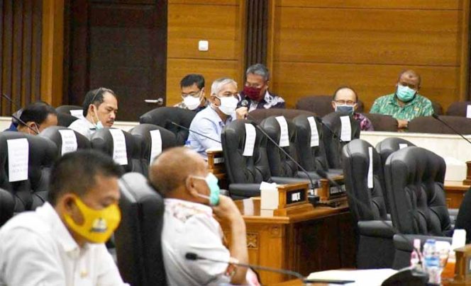 
					Rapat konsultasi pimpinan di DPRD Jabar.