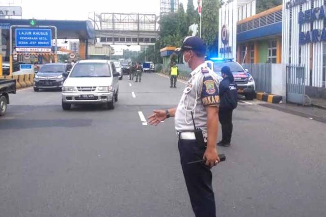 
					Dihub memantau pergerakan baik kendaraan maupun manusia, yang melintas di titik-titik perbatasan.