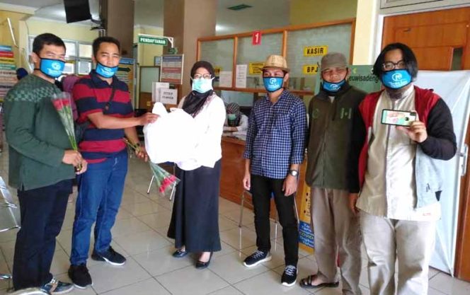 
					Gugus Tugas Covid-19 Salurkan APD ke 4 RS