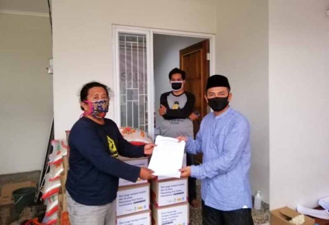 
					Bantuan Gusdurian Peduli dan Gerakan Saling Jaga berupa sembako, hand sanitizer, masker dan disinfektan. (FOTO : Istimewa)
