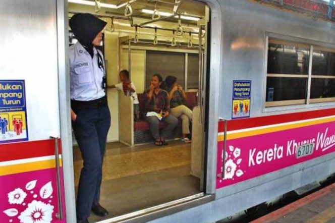 
					Operasional KRL Diminta Berhenti Sementara
