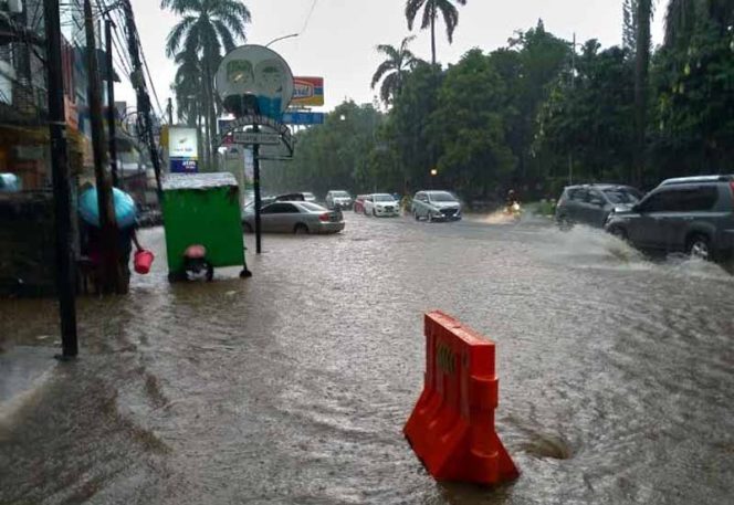 
					Kawasan Air Mancur, RW 3, Kampung Lebak Pilar, Kelurahan Sempur, Kecamatan Bogor Tengah selalu menjadi korban banjir.