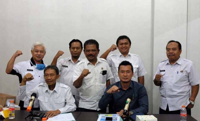 
					Petani Plasma Cipucuk Karawang Diminta Pejuangkan Haknya