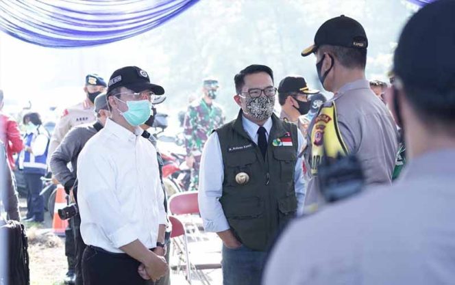 
					Gubernur Jawa Barat Ridwan Kamil melakukan pengecekan pendistribusian di Bogor.