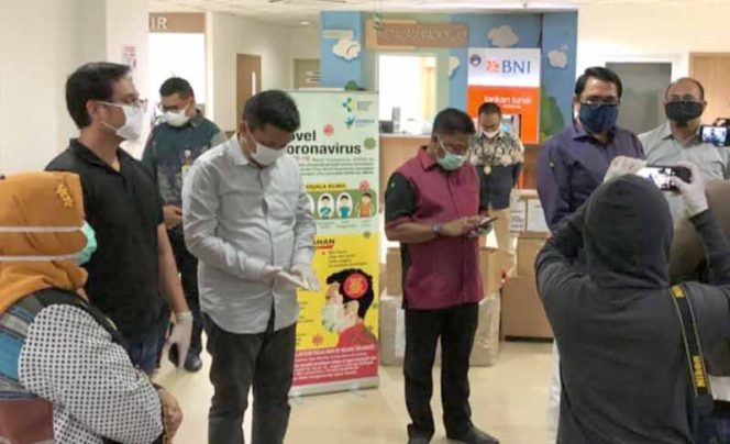 
					Satgas Covid-19 DPR RI juga mengirimkan bantuan berupa obat herbal dan alat rapid test.