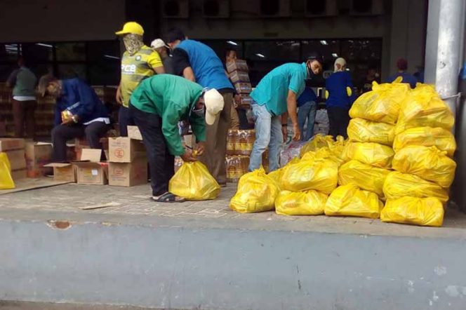 
					Ribuan paket sembako yang akan didistribusikan kepada masyarakat yang terdampak corona atau Covid-19 melalui kelurahan, Pemerintah Kota Bekasi.