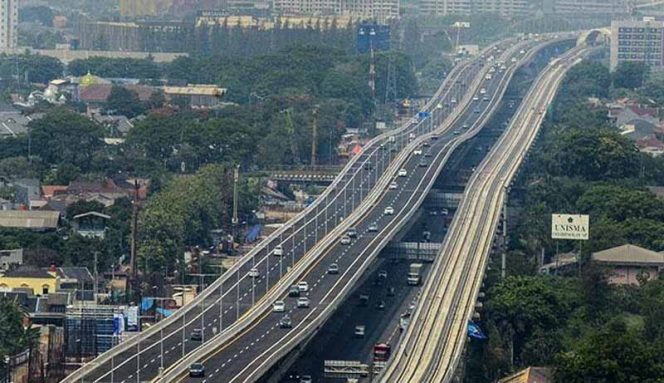 
					Tol Layang Jakarta-Cikampek akan ditutup atau digembok