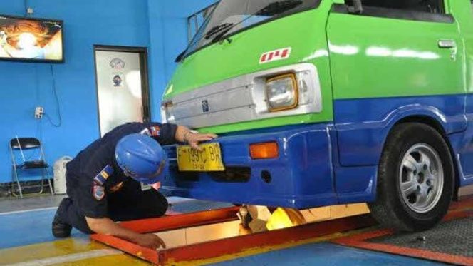 
					Dishub Tutup Sementara Uji KIR