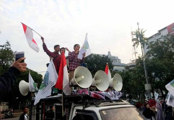 
					KAMMI Memprotes keras penyataan Presiden Joko Widodo yang menyinggung penggunaan darurat sipil dalam penanganan wabah COVID-19.