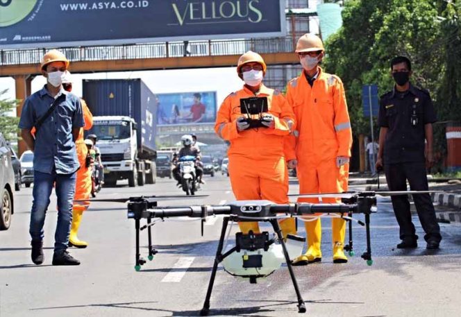 
					Pemkot Gunakan Drone Semprotkan Disifektan Jalan Protokol