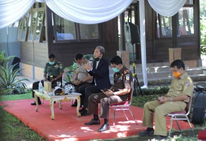 
					Plt Wali Kota Bogor, Dedie A. Rachim langsung menginstruksikan para Camat dan Lurah se-Kota Bogor agar segera membentuk Rukun Warga (RW) Siaga Corona.