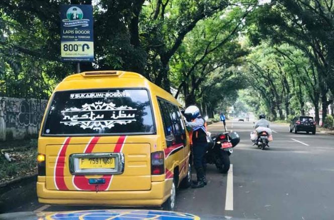 
					Dishub Usir Angkutan Jurusan Cianjur dan Sukabumi 