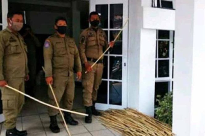
					Efek Jera Pelanggar PSBB, Satpol PP Kota Bekasi Siapkan Bambu