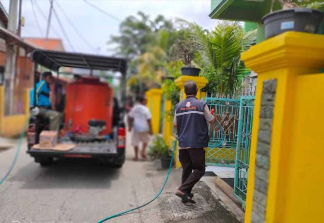 
					Penyemprotan di area perumahan Harapan Indah, Bekasi.