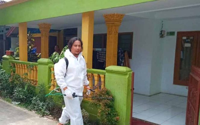 
					RT 02/01 Harapan Jaya, Bekasi Utara disemprot disinfektan