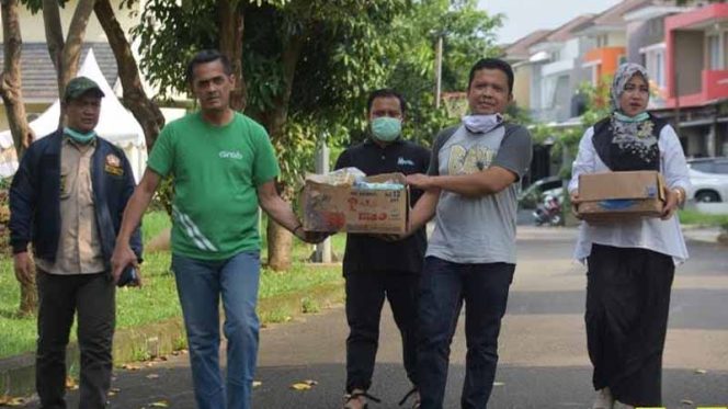 
					Sejumlah Warga Lambangsari Salurkan Bantuan untuk Para ODP.