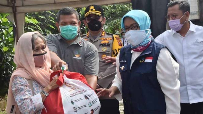 
					Pemkab Bogor menerima bantuan 70 ribu paket sembako dari Presiden Republik Indonesia melalui Kementerian Sosial.