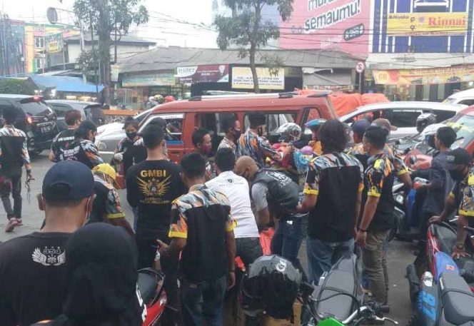 
					LSM GMBI Bagikan 1.000 Masker dan Takjil