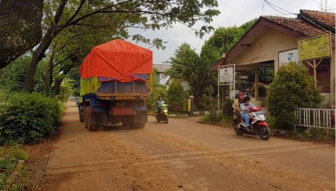 
					Galian Tanah di Kayumanis