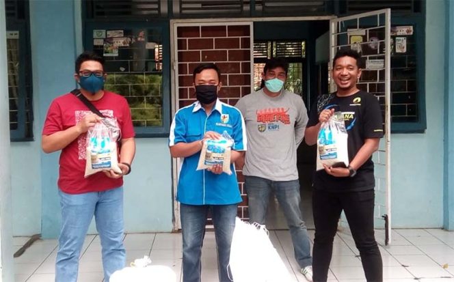
					DPD KNPI Salurkan Bantuan Beras Disekitar Istana Bogor