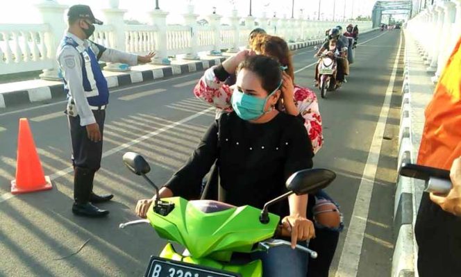 
					Perbatasan Karawang Dijaga Ketat