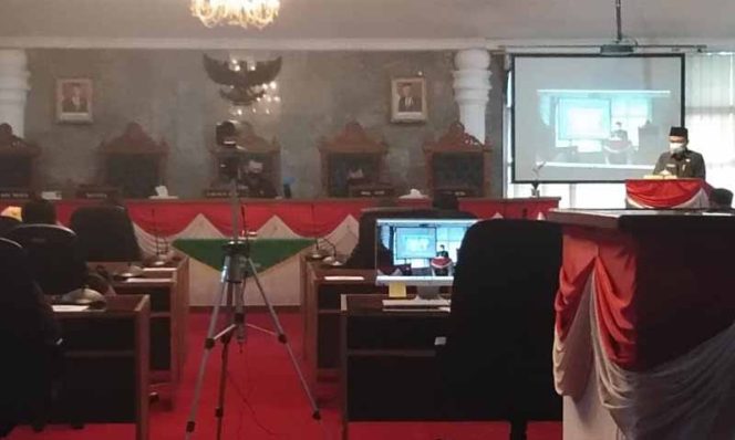 
					DPRD Kota Sukabumi menggelar tiga rapat paripurna Laporan Keterangan Pertanggunjawaban (LKPJ) Wali Kota dan Wakil Wali Kota Tahun Anggaran 2019.