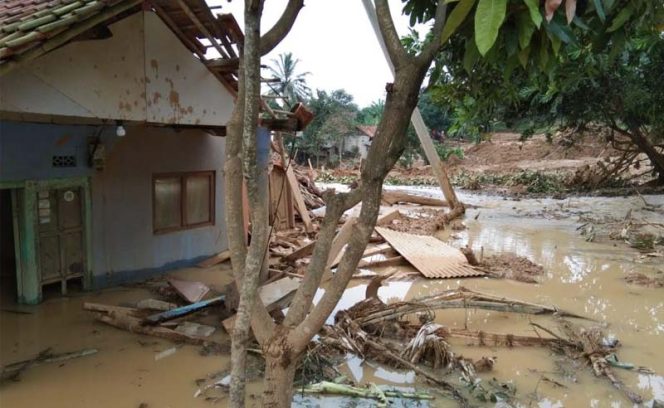 
					Longsor Leuwisadeng, BMKG : Akibat Cuaca Ekstem