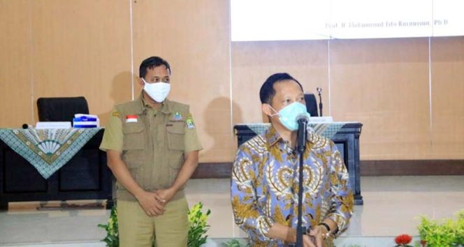 
					Mendagri) Tito Karnavian berharap Bekasi Raya baik kabupaten atau kota serta Kabupaten Karawang agar menyiapkan terobosan perihal penanganan pandemi corona atau Covid-19.