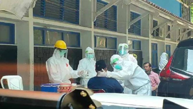 
					puluhan Anggota DPRD Kota Bogor mengikuti swab test Covid-19  di GOR Pajajaran