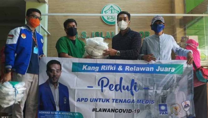 
					Rifky Sumbang APD ke Sejumlah Rumah Sakit