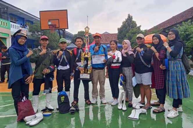 
					Inilah tim Pelatihan Baris Berbaris yang berhasil meraih juara pertama madya peringkat ke tujuh di SMPN 9 Tangsel.