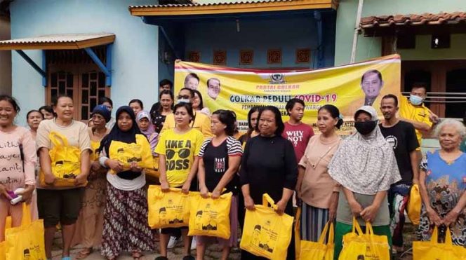 
					Asep Surya Atmaja Salurkan Sembako di Dua Desa