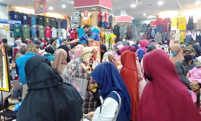 
					Selama PSBB Jam Operasional Toko Swalayan Dibatasi