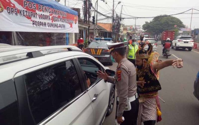 
					Tokoh Pewayangan Diturunkan ke Jalan, Tugasnya Tegur Pelanggar PSBB