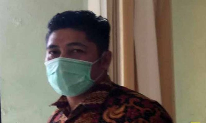 
					Iwan Taher, pelatih kontingen karate Jawa Barat