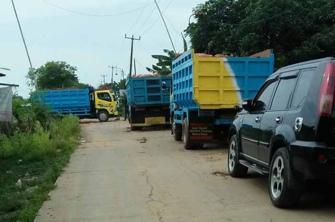 
					Pengurugan Lapangan Bola Dikritik