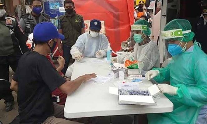 
					Ratusan Warga Sukabumi di Rapid Test