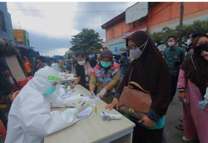 
					Rapid test masal di Pasar Anyar,