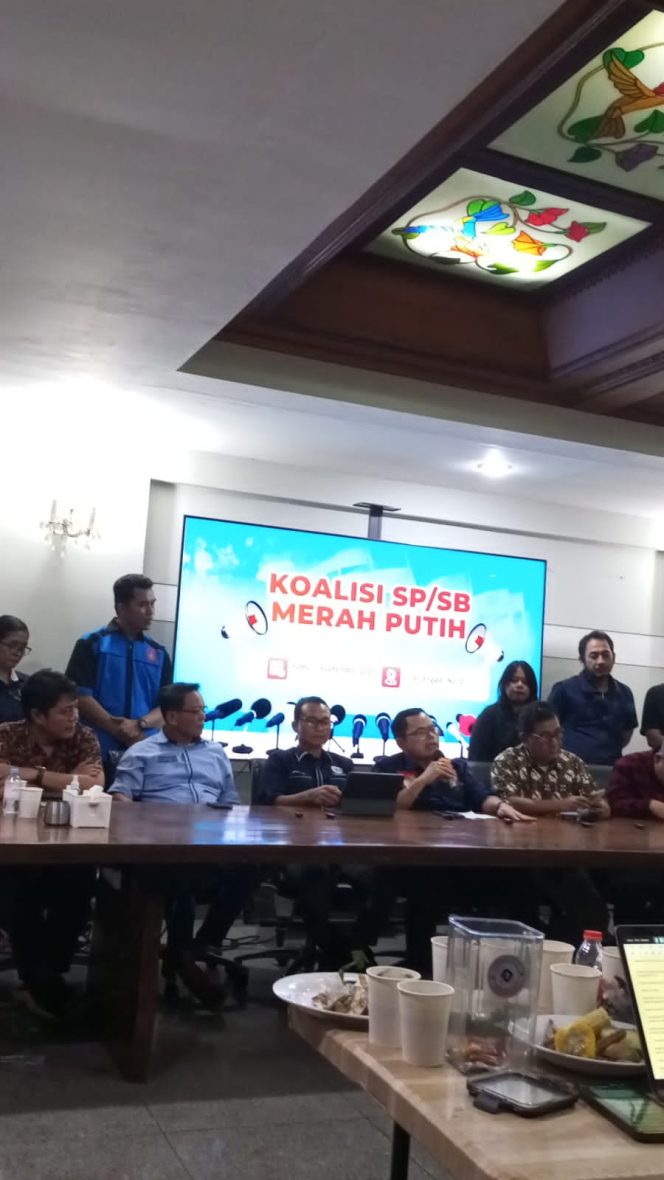
					Koalisi Serikat Pekerja dan Buruh Mendesak Pemerintah Atasi Masalah Ketenagakerjaan