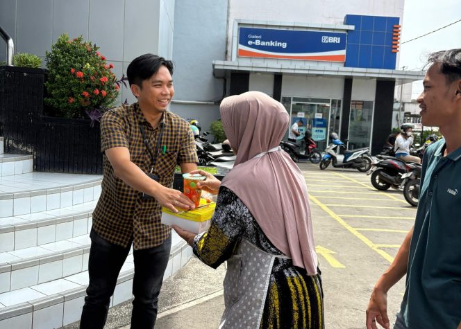 
					BRI BO Karawang Gelar Jumat Berkah: Berbagi Kebahagiaan