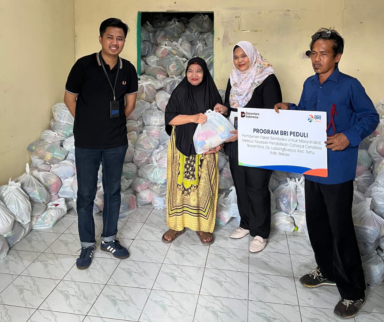 BRI Cabang Tambun, Kabupaten Bekasi Jawa Barat kembali menunjukkan kepedulian sosialnya terhadap masyarakat melalui program Tanggung Jawab Sosial Lingkungan (TJS-L). Dok. BRI