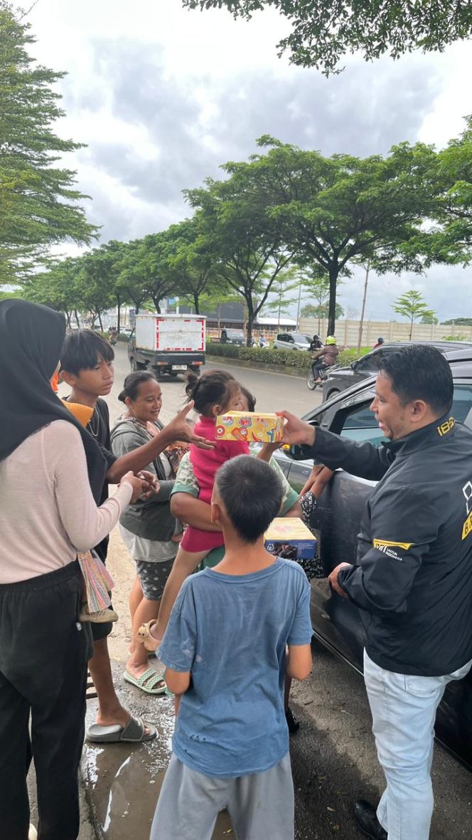 
					BRI BO Bekasi HI Adakan Jumat Berkah di Ramadan dengan Bagikan Makanan