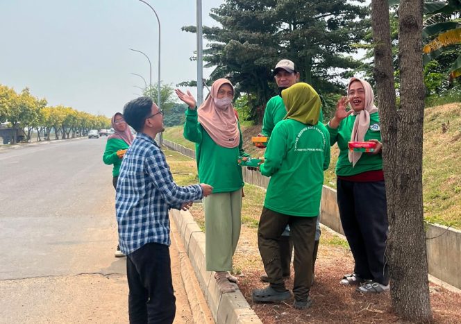 
					Semangat Berbagi,  BRI Bekasi Harapan Indah Gelar Jumat Berkah ke Masyarakat